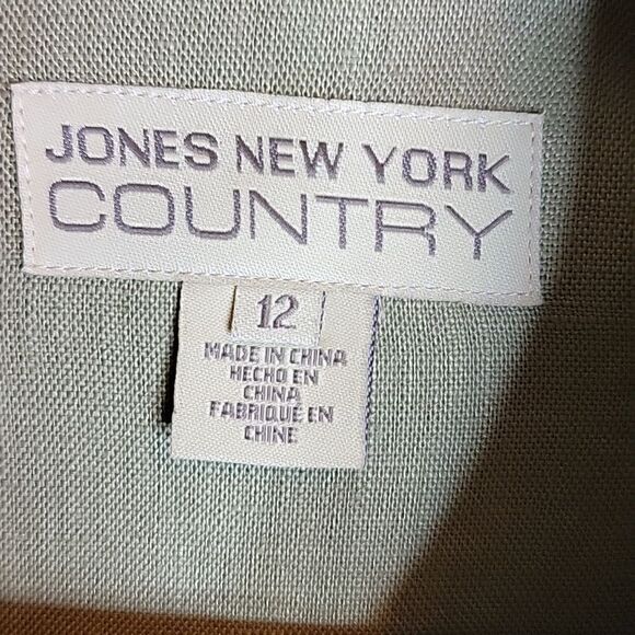 Jones New York-Linen Green buttoned down front Shirt Size 12. Long Sleeves. - Picture 2 of 7